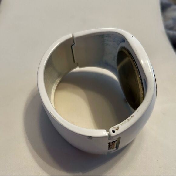 White Quartz MW Wearable Bracelet Watch - Picture 3 of 7